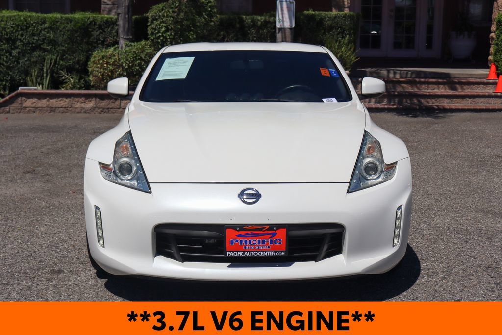 Used 2017 Nissan 370Z Coupe RWD image 3