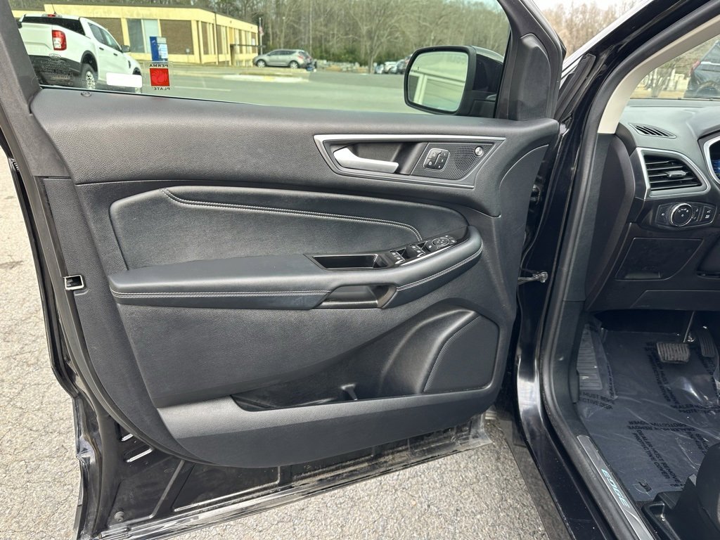 Used 2019 Ford Edge Titanium w/ Equipment Group 301A image 16