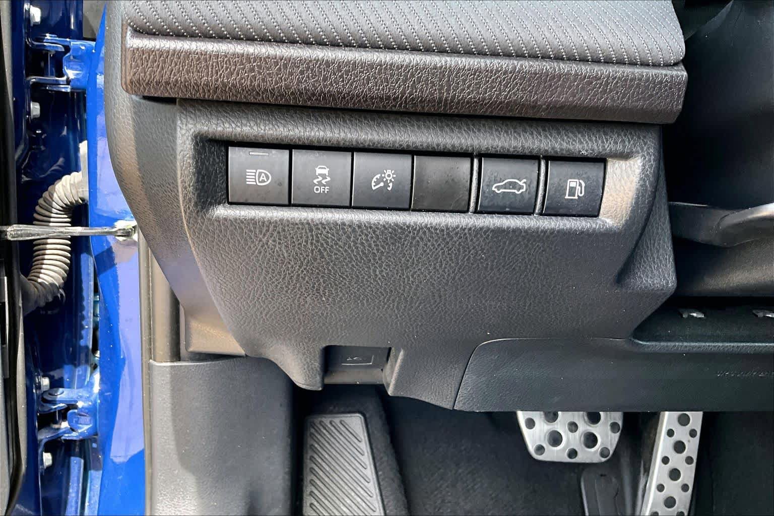 Used 2025 Toyota Camry SE FWD image 32
