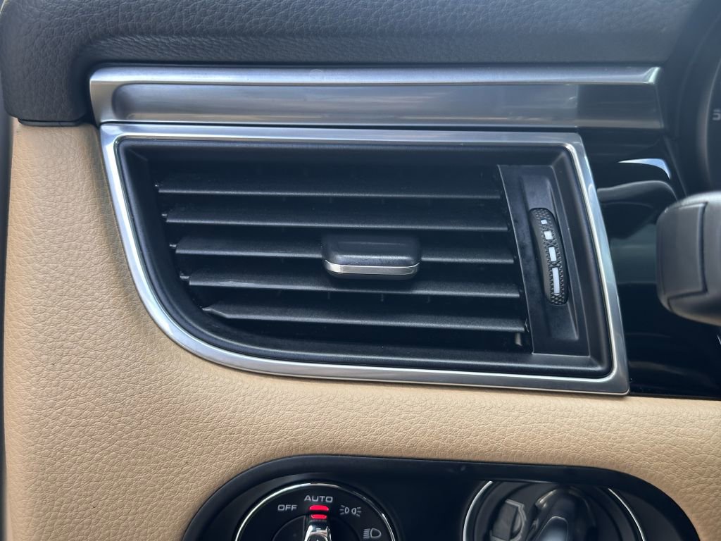 Used 2017 Porsche Macan image 30