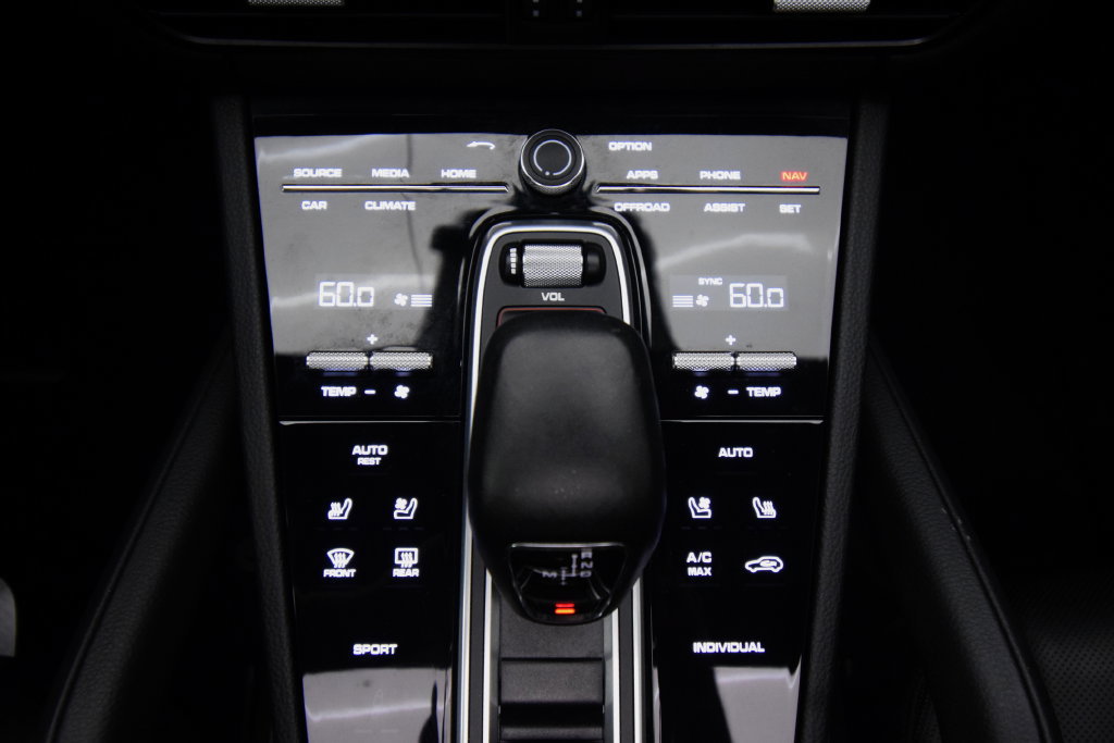 Used 2023 Porsche Cayenne Platinum Edition AWD/4WD image 31