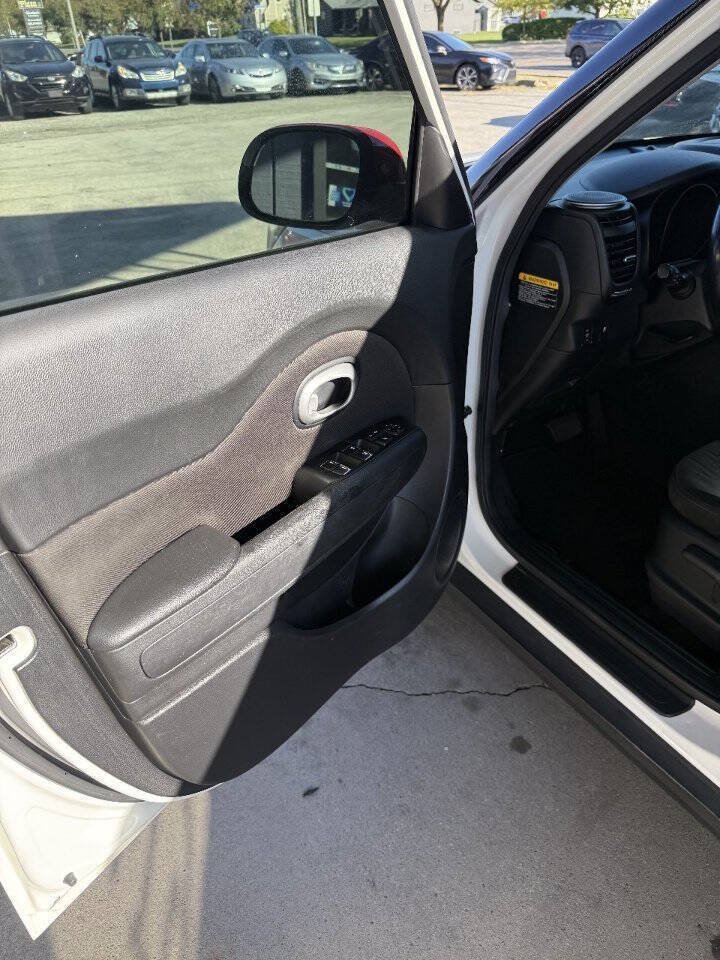 Used 2017 Kia Soul + w/ Designer's Package FWD image 13