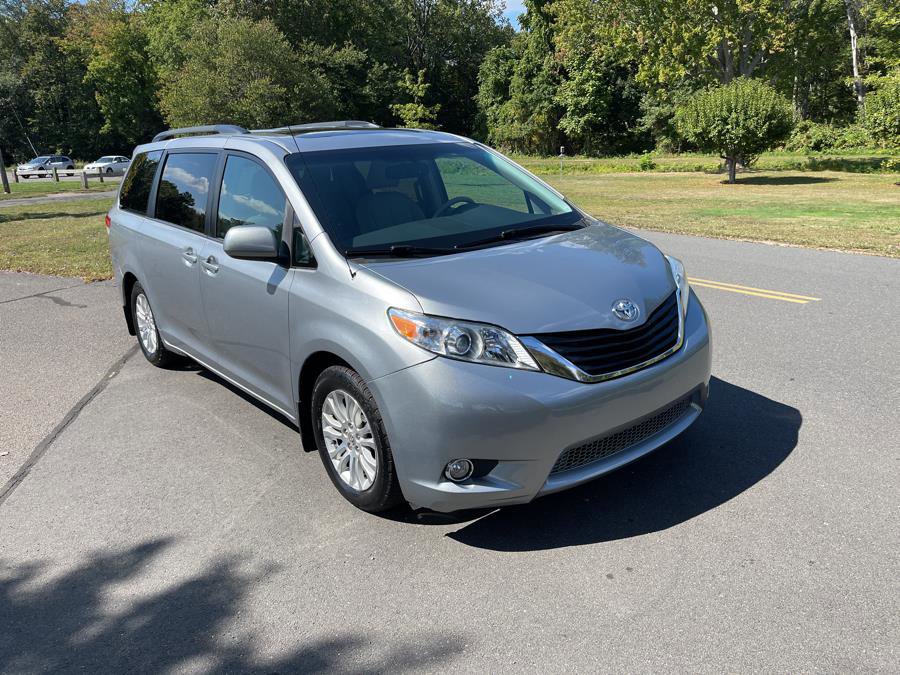 Used 2012 Toyota Sienna XLE w/ Entertainment Pkg FWD image 1