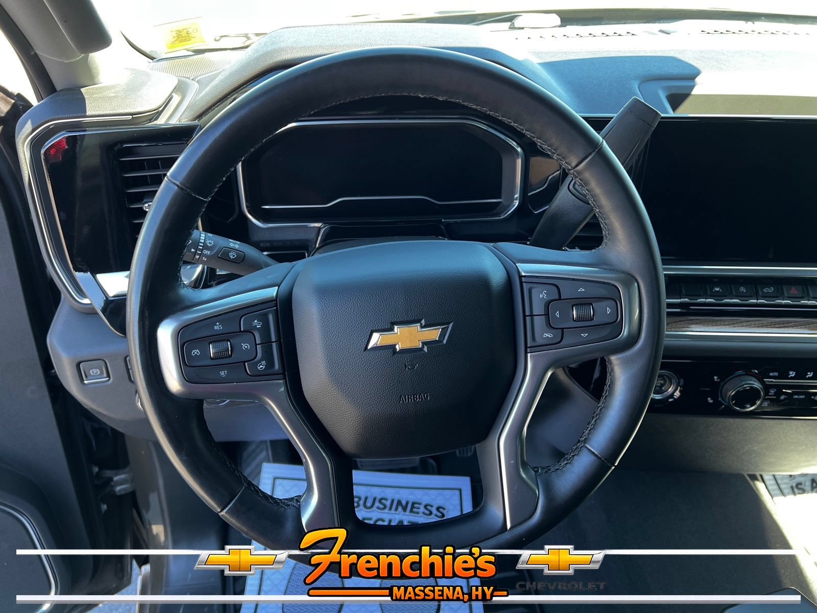 Used 2023 Chevrolet Silverado 1500 LT AWD/4WD image 12