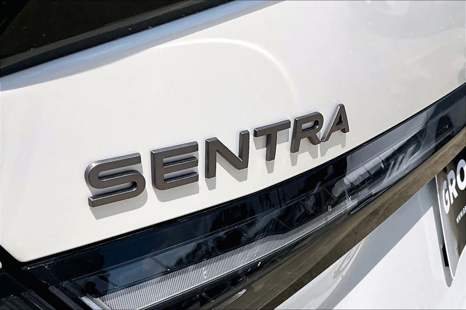 New 2027 Nissan Sentra SR w/ Floor Mat Package FWD image 7