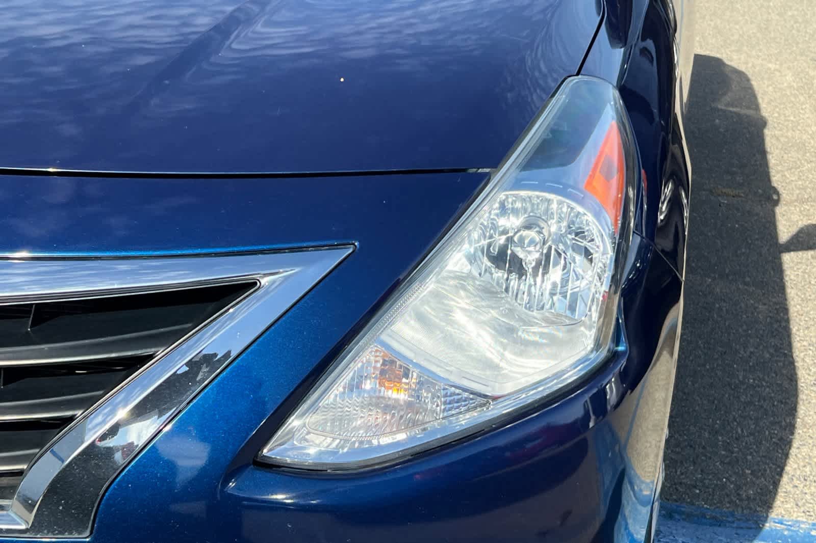 Used 2018 Nissan Versa SV FWD image 11
