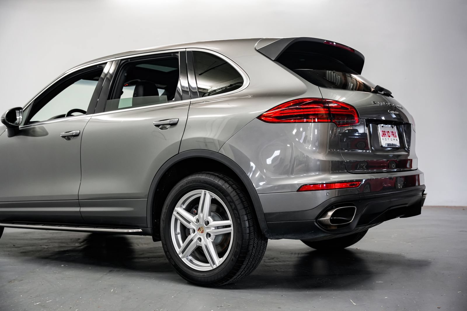 Used 2015 Porsche Cayenne Diesel AWD/4WD image 38