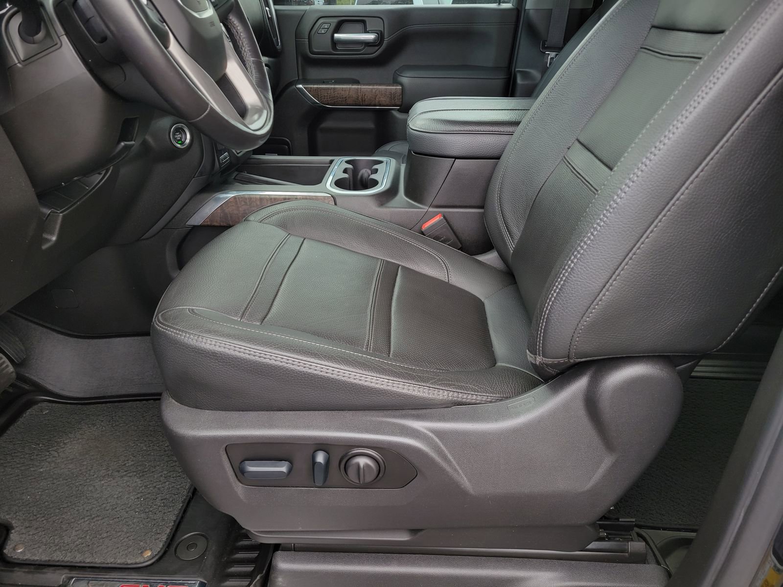 Used 2023 GMC Sierra 2500 Denali w/ Denali Black Diamond Edition AWD/4WD image 6