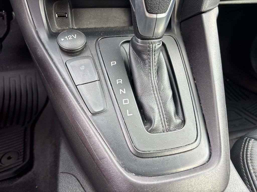Used 2018 Ford Focus SE w/ SE Appearance Package image 23