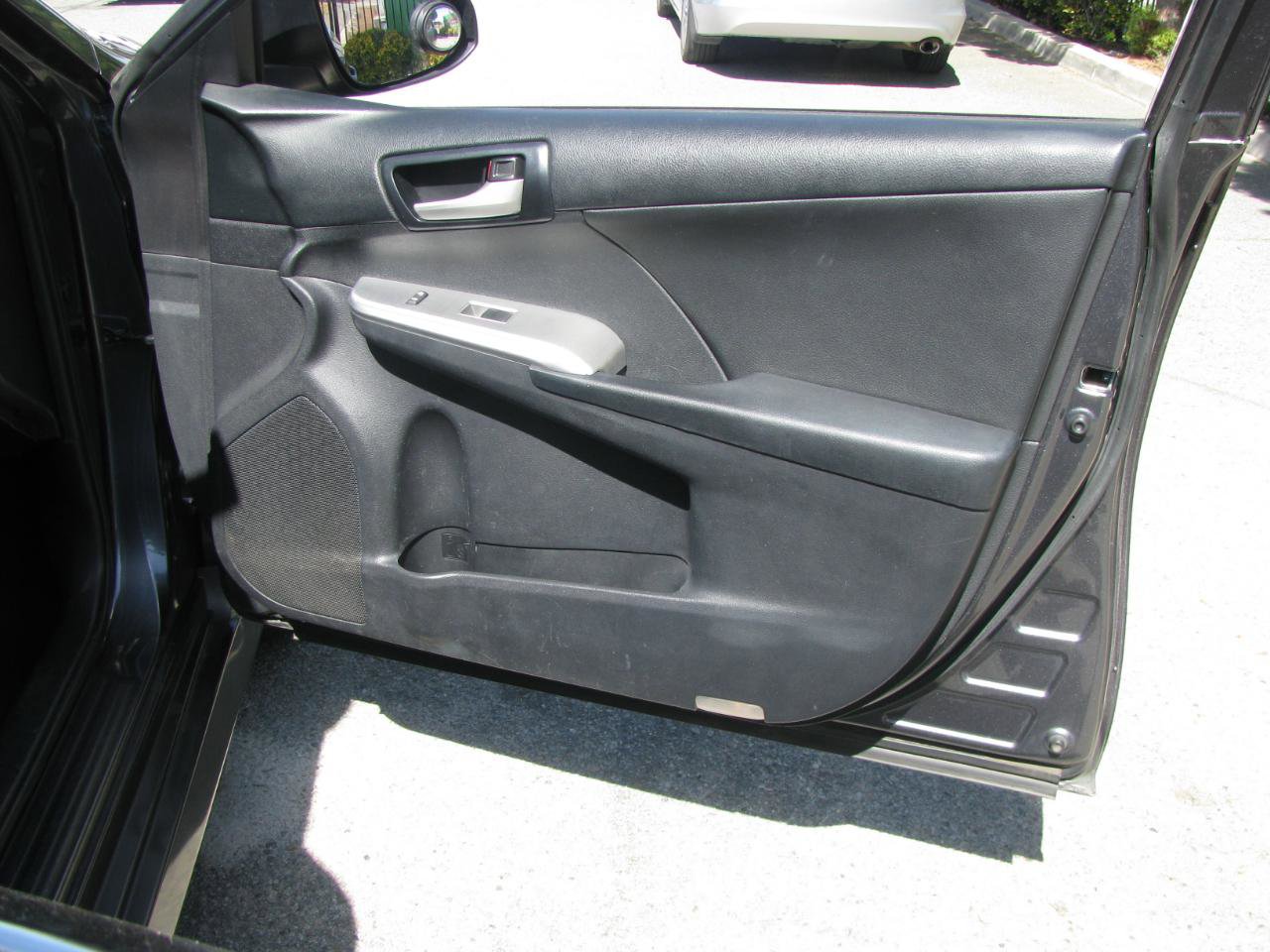 Used 2013 Toyota Camry SE FWD image 11