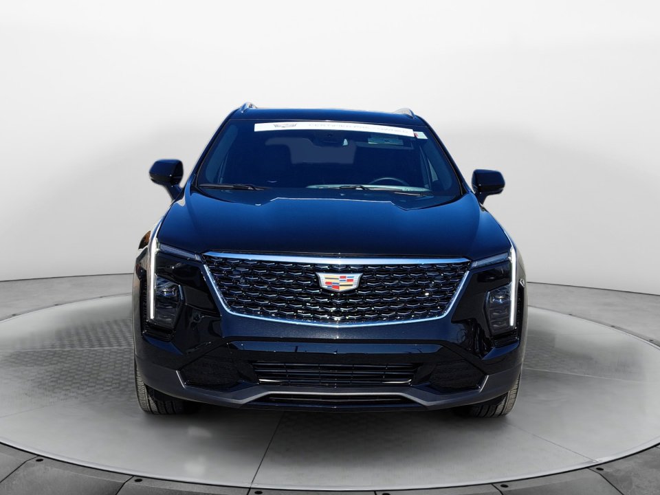 Used 2025 Cadillac XT4 Premium Luxury image 2