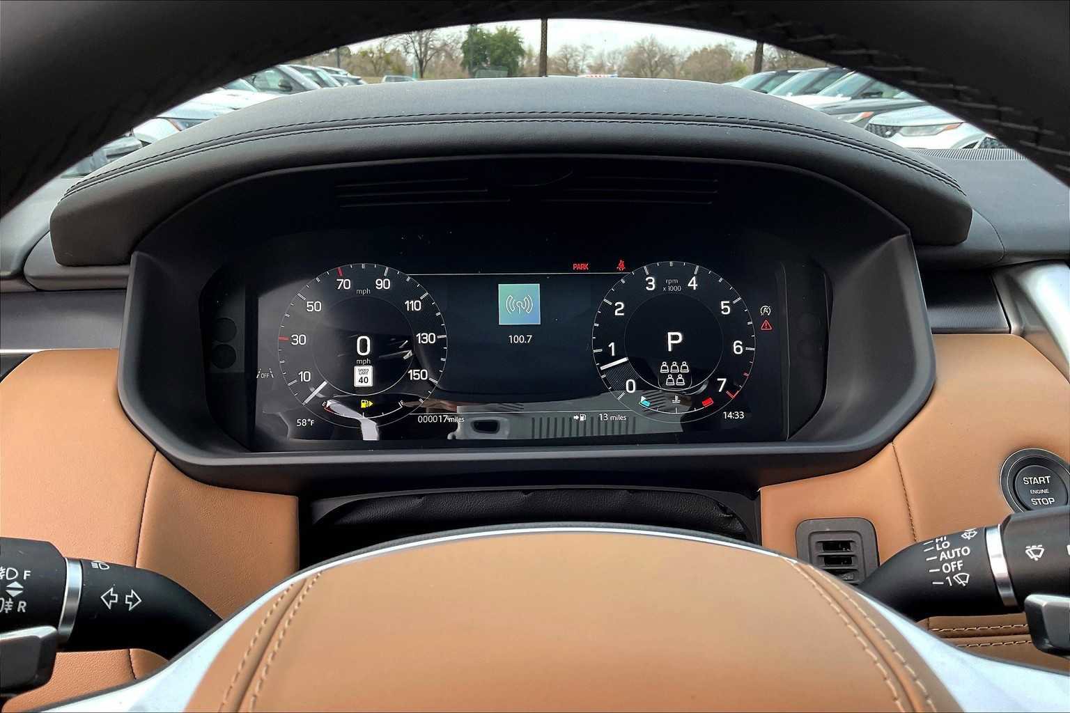 New 2025 Land Rover Discovery Metropolitan Edition image 19