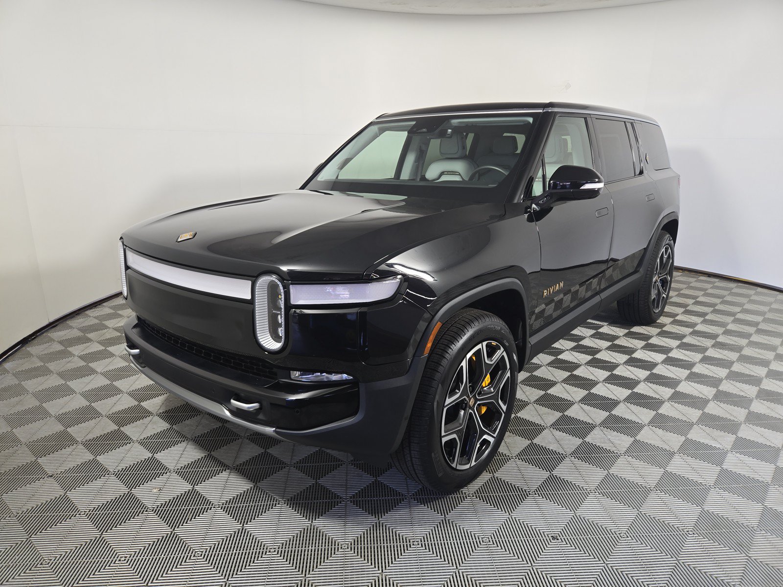 Used 2024 Rivian R1S Adventure AWD/4WD image 1