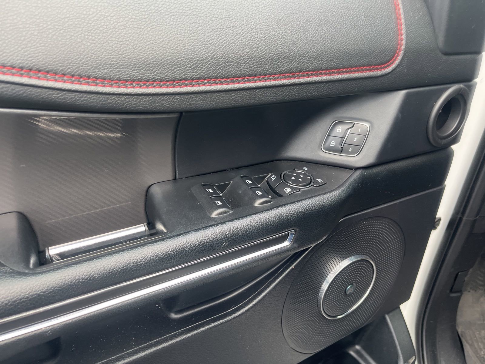 Used 2021 Ford Expedition Limited image 4