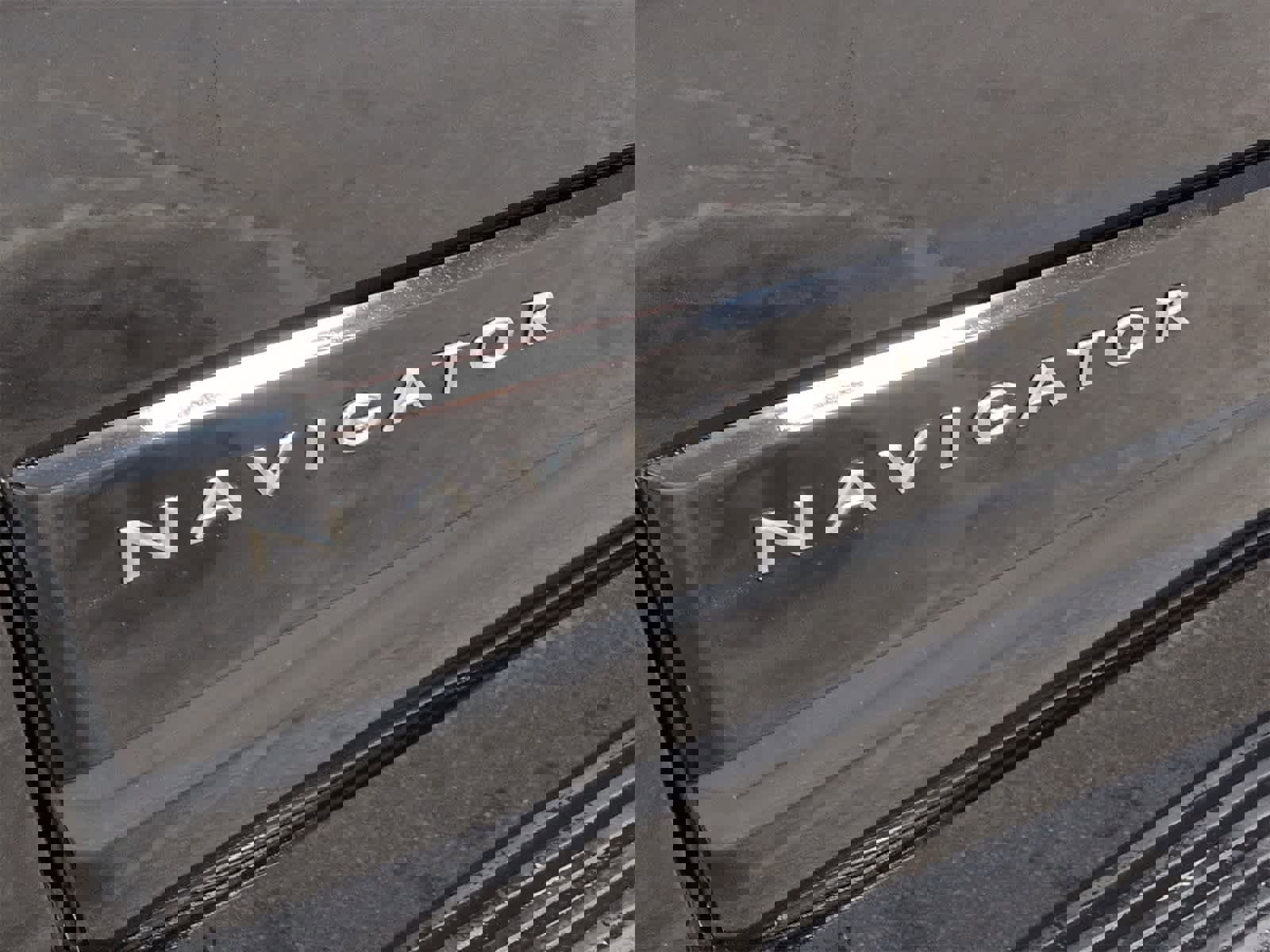 Used 2017 Lincoln Navigator L Select image 12