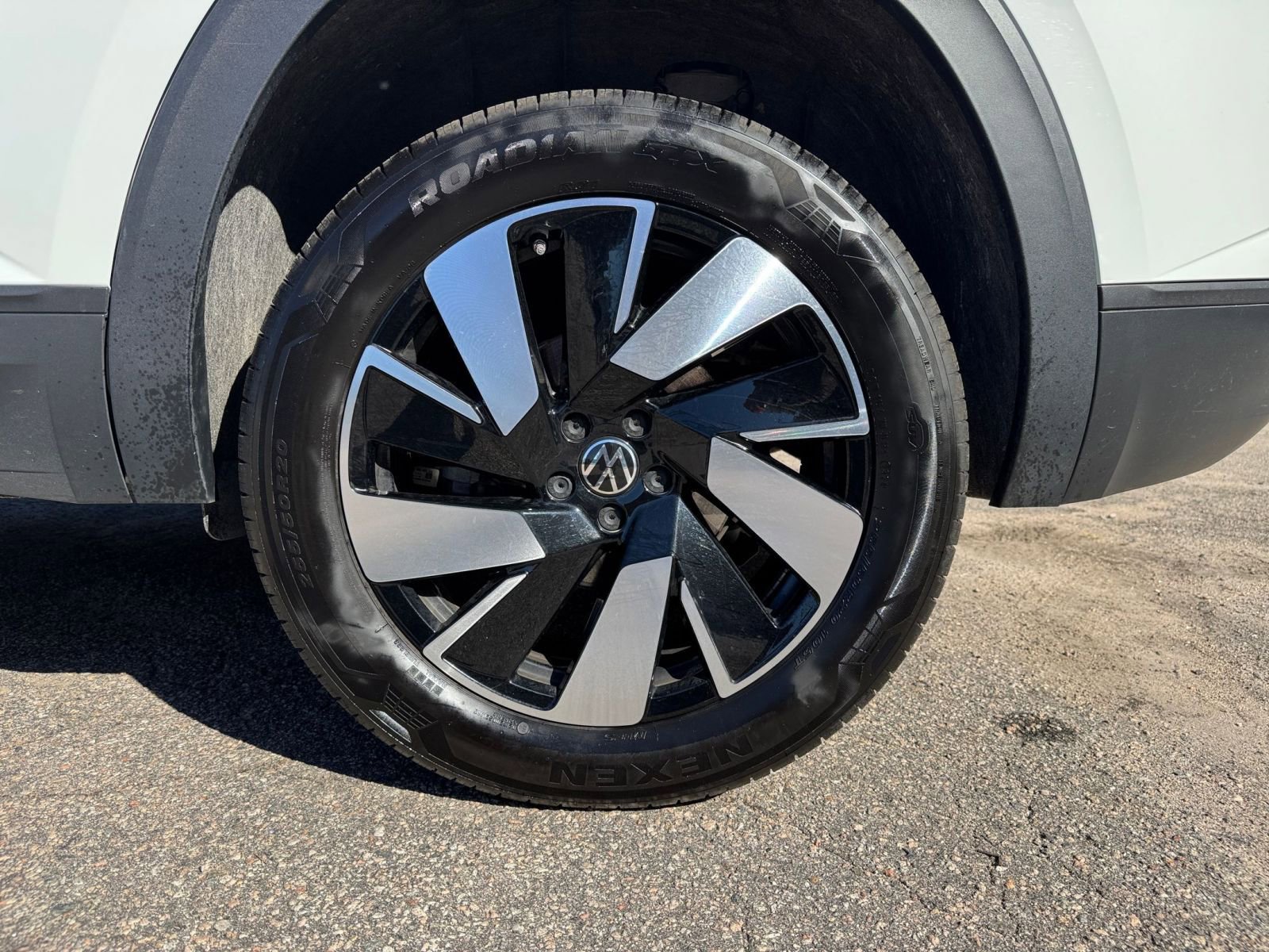 Used 2025 Volkswagen Atlas Cross Sport SE image 24