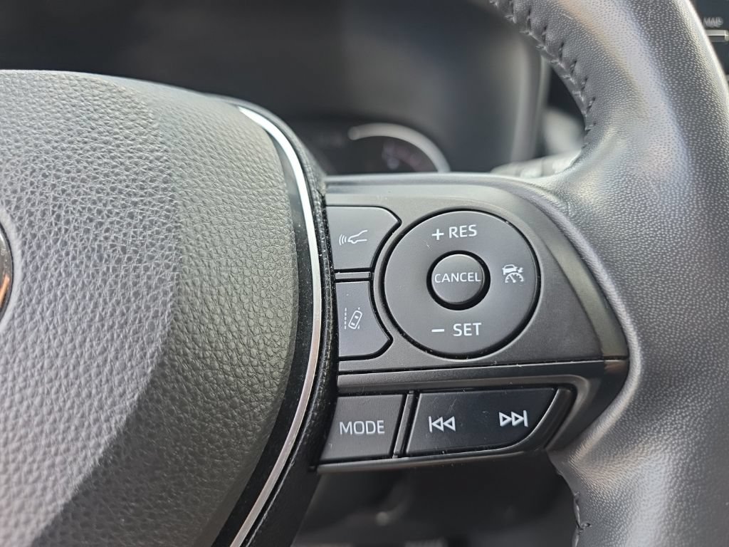 Used 2019 Toyota RAV4 Limited FWD image 19