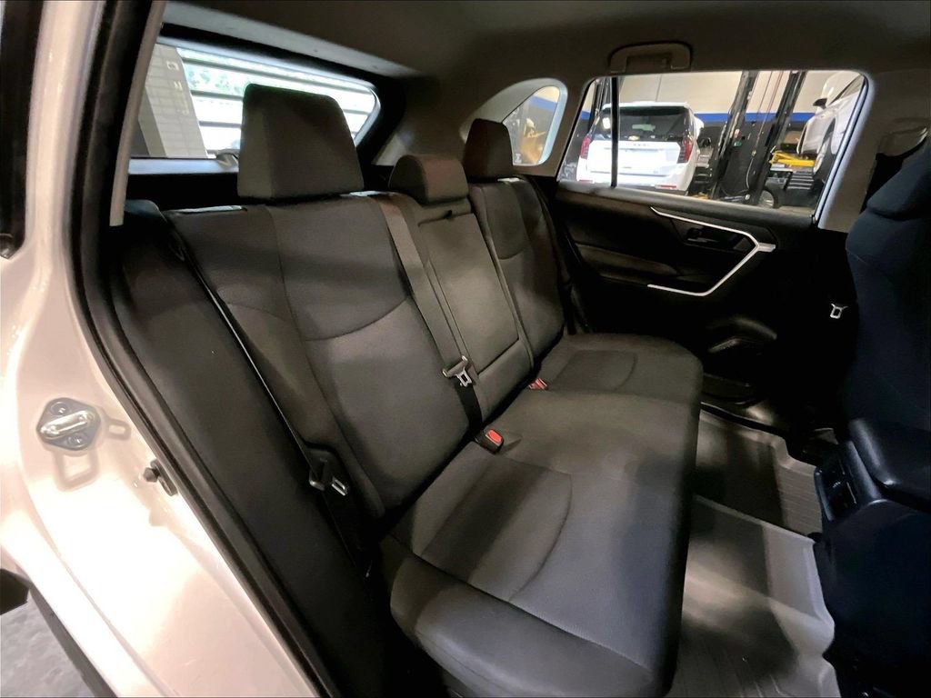 Used 2020 Toyota RAV4 LE w/ Carpet Mat Package AWD/4WD image 16