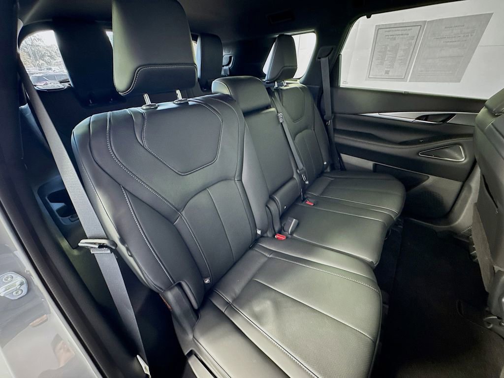 Certified 2025 INFINITI QX60 Luxe w/ Black Edition image 30