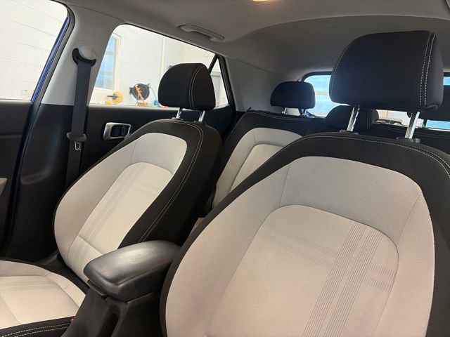 Used 2025 Hyundai Venue SEL image 54