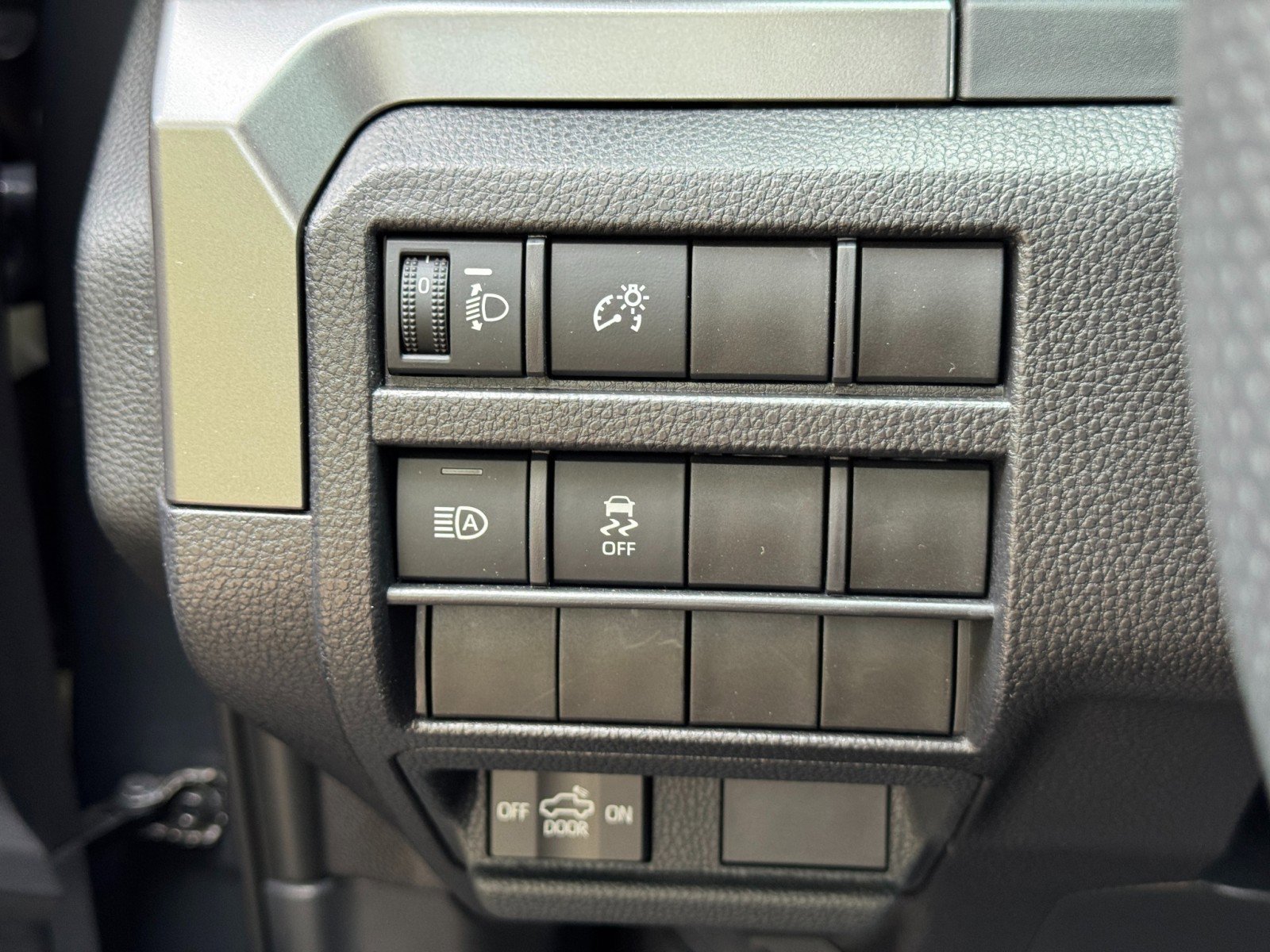 Used 2024 Toyota Tacoma SR5 w/ SR5 Upgrade Package image 17