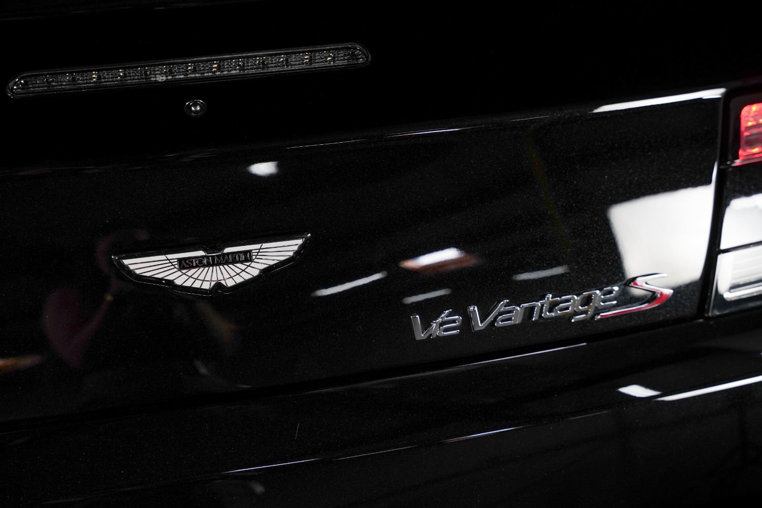 Used 2017 Aston Martin V12 Vantage S RWD image 22