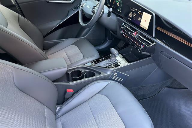 New 2026 Kia Niro EX FWD image 17