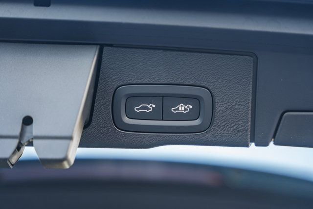 New 2026 Volvo XC60 T8 Ultra w/ Protection Package Premier image 10