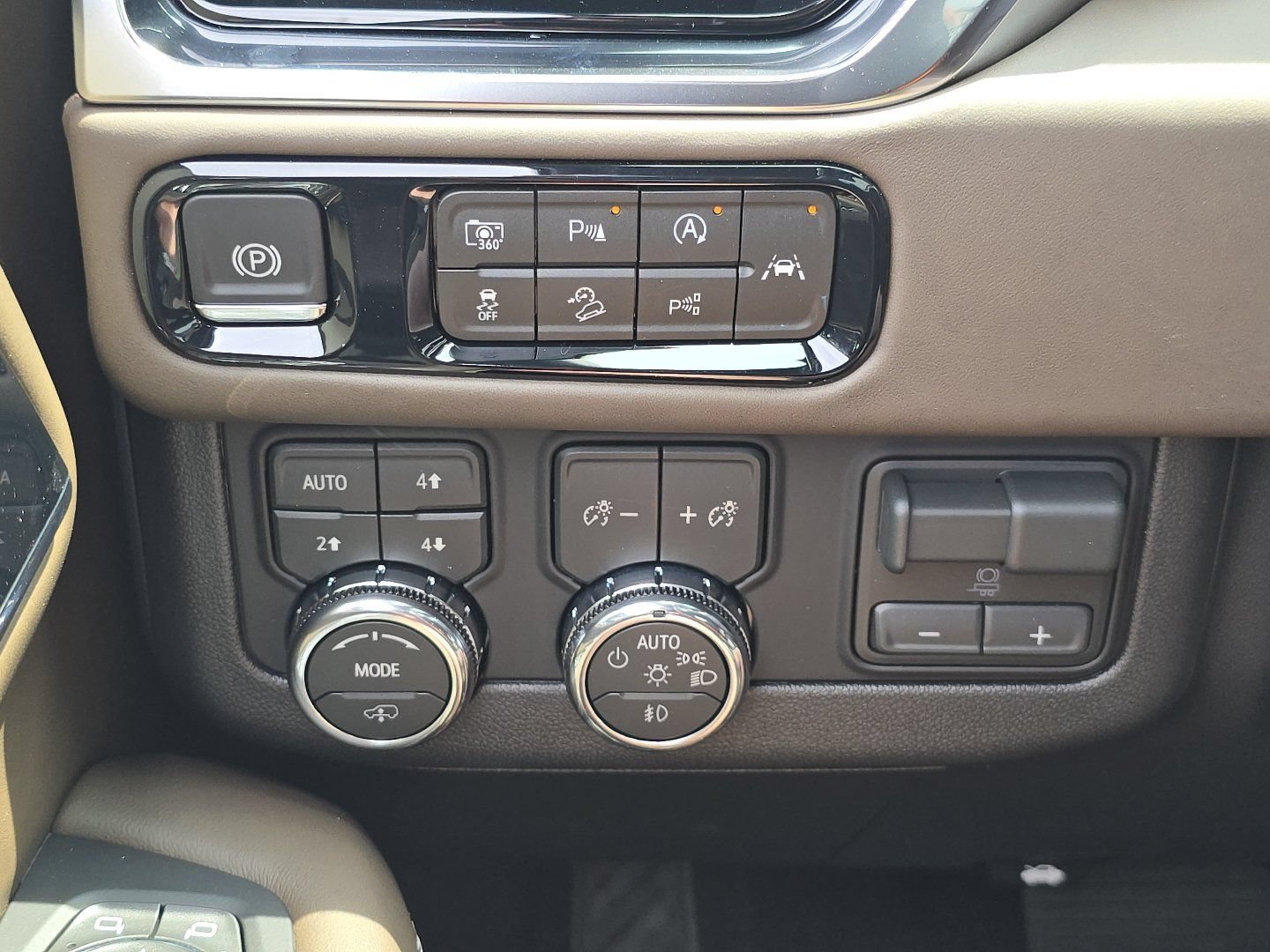 New 2026 GMC Yukon Denali Ultimate AWD/4WD image 9