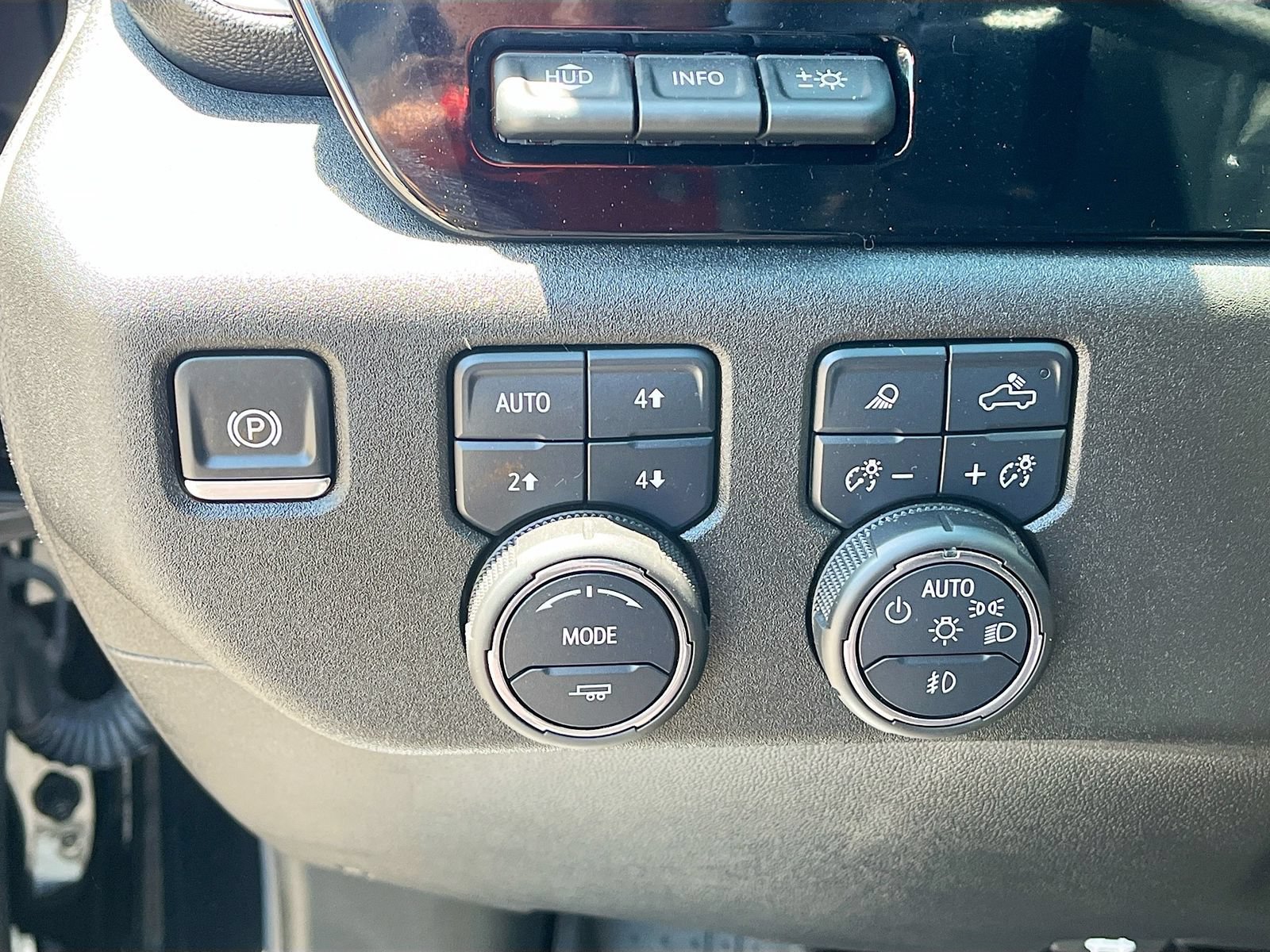 Used 2025 Chevrolet Silverado 1500 High Country AWD/4WD image 10