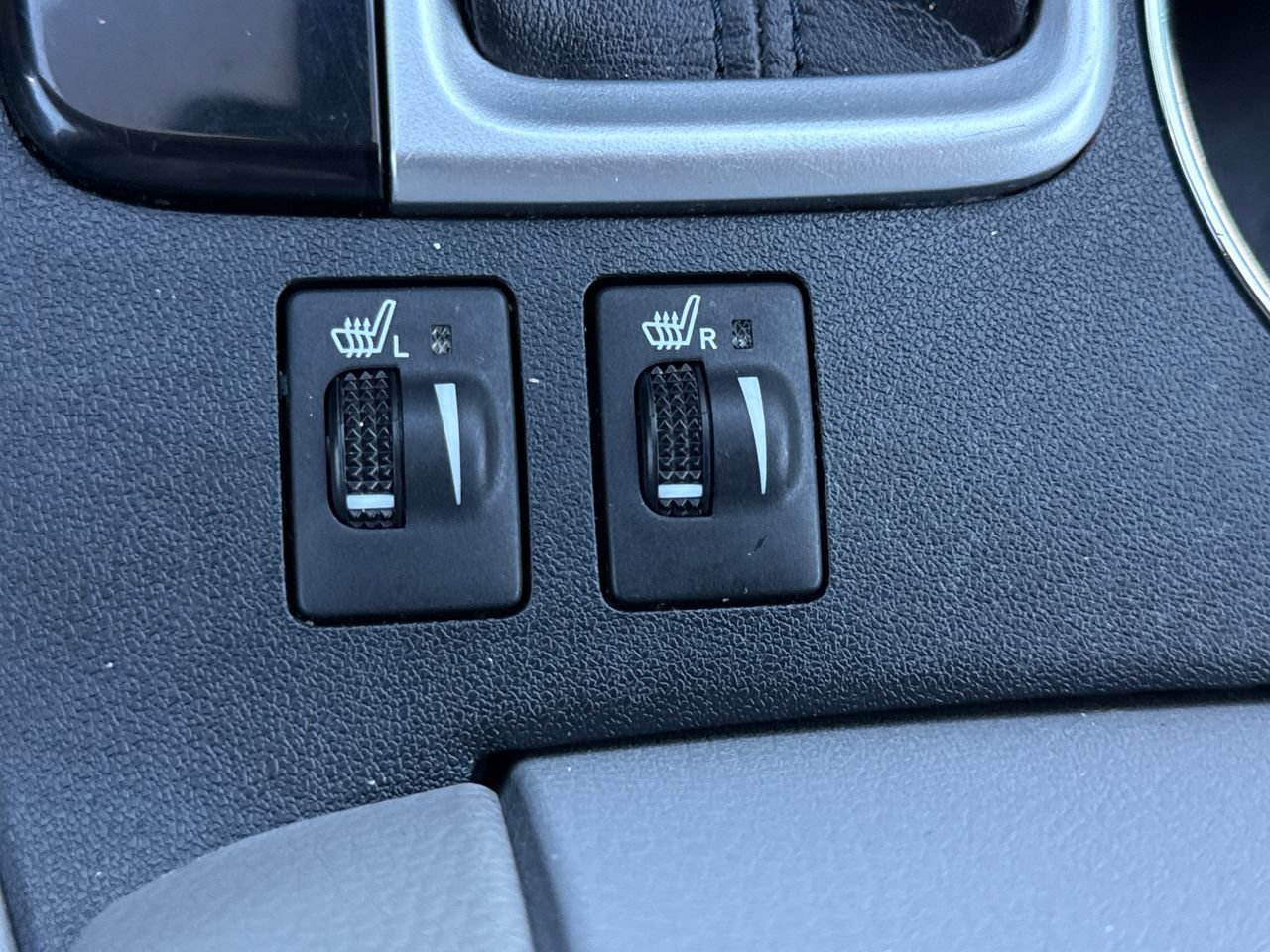 Used 2019 Toyota Highlander XLE FWD image 25
