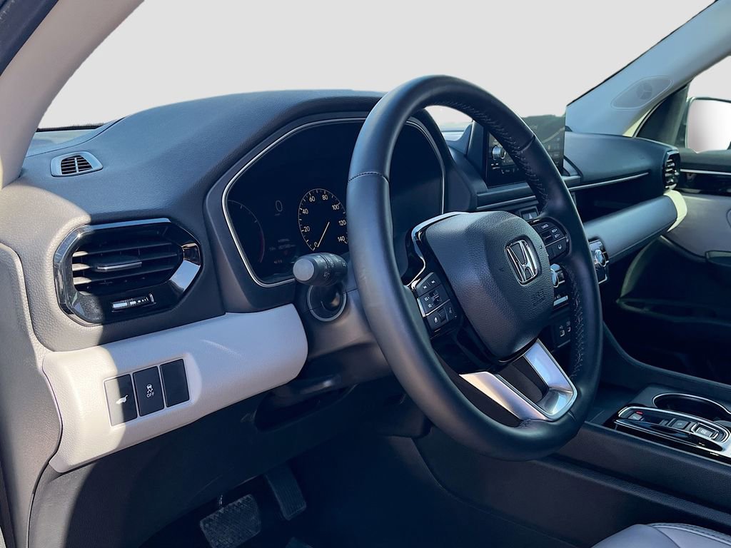 Used 2025 Honda Pilot EX-L image 9