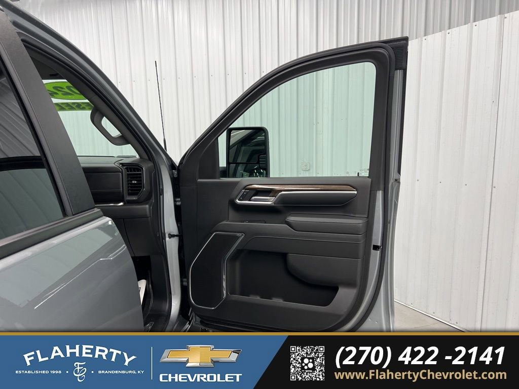 Used 2024 Chevrolet Silverado 2500 LT AWD/4WD image 14