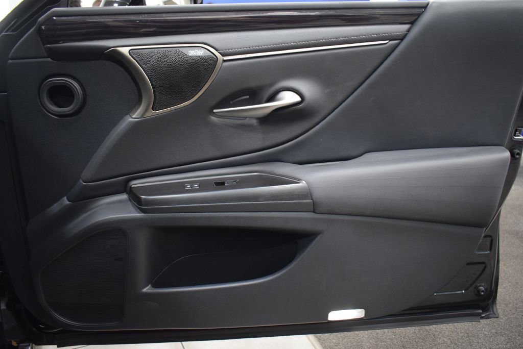 Used 2019 Lexus ES 350 Ultra Luxury image 19