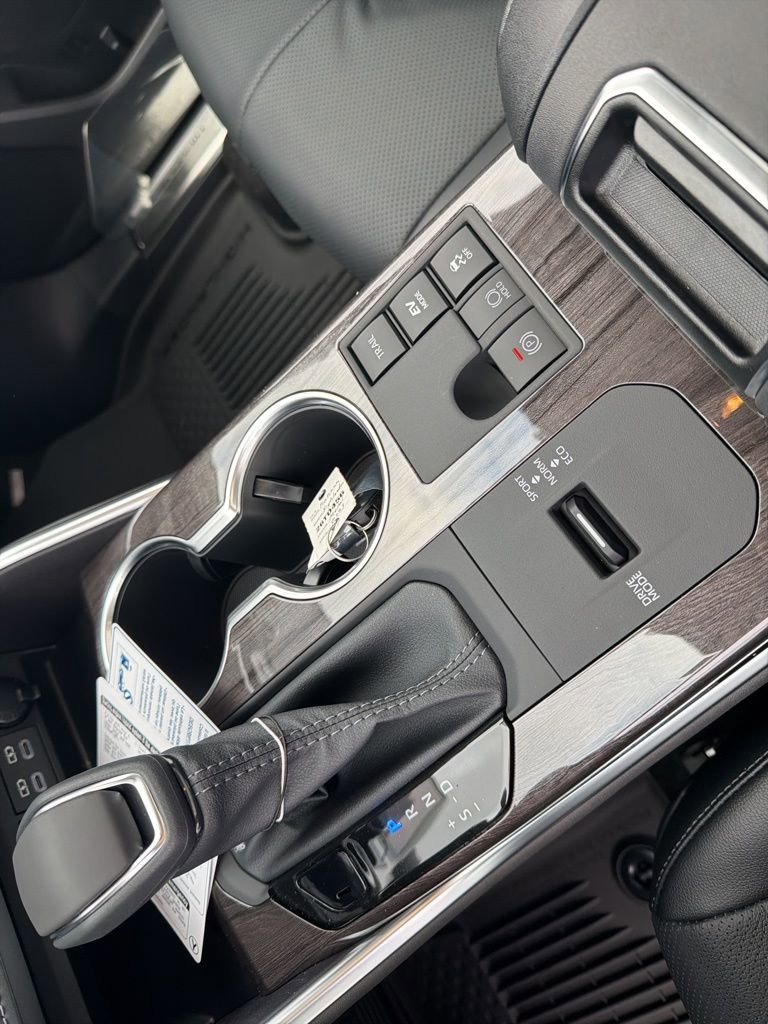 New 2026 Toyota Highlander Platinum image 11