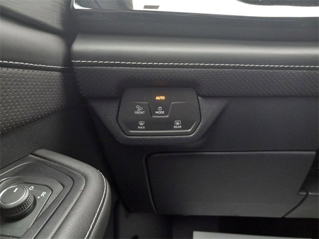 Used 2025 Volkswagen Atlas Cross Sport SE image 25