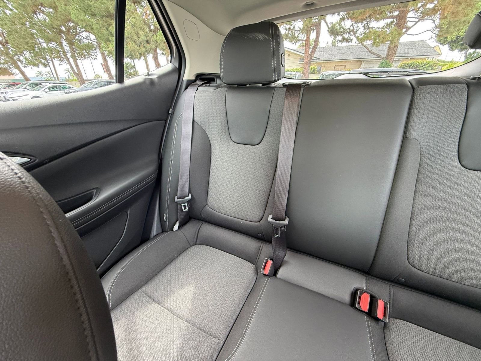 Used 2025 Buick Encore GX Preferred image 36