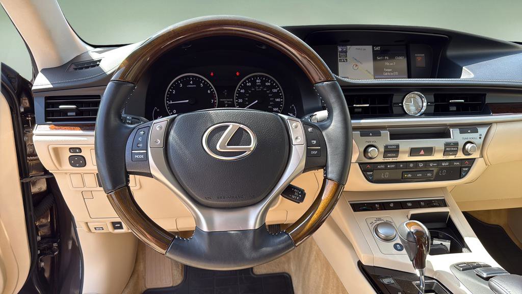 Used 2014 Lexus ES 350 w/ Luxury Package FWD image 21