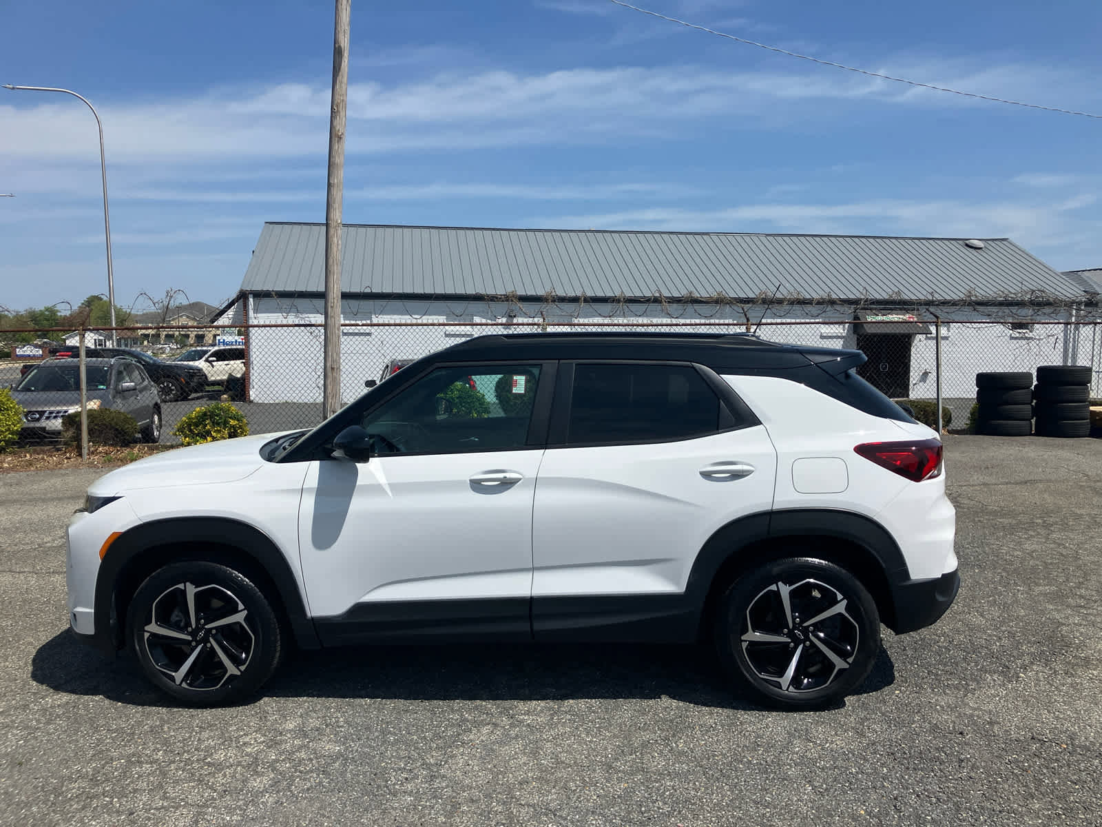 Used 2023 Chevrolet TrailBlazer RS w/ Sun and Liftgate Package image 2