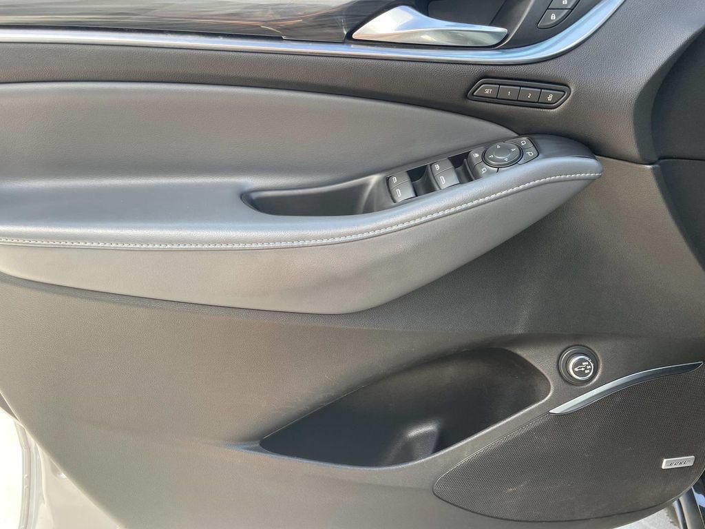 Used 2022 Buick Enclave Premium FWD image 15