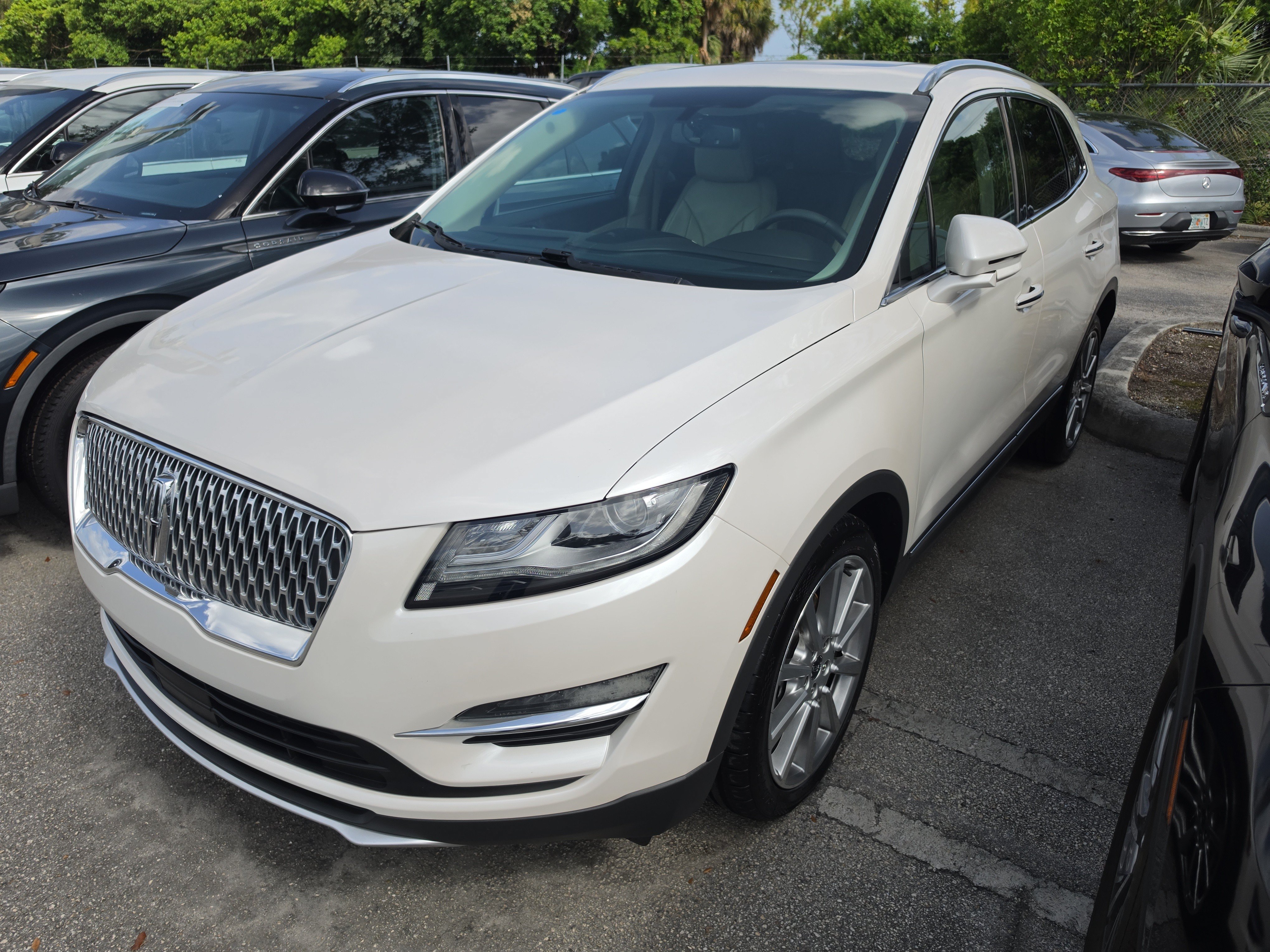Used 2019 Lincoln MKC Reserve FWD image 2