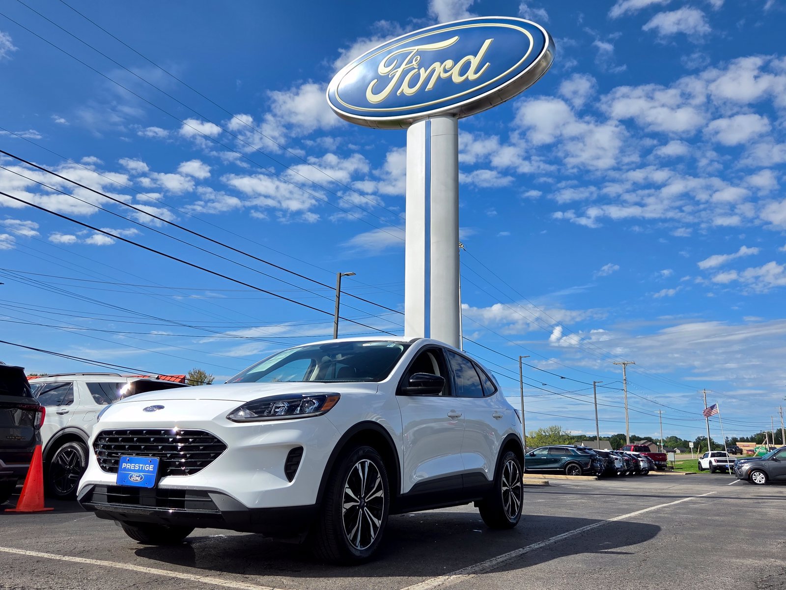 Used 2022 Ford Escape SE w/ SE Sport Appearance Package AWD/4WD image 8