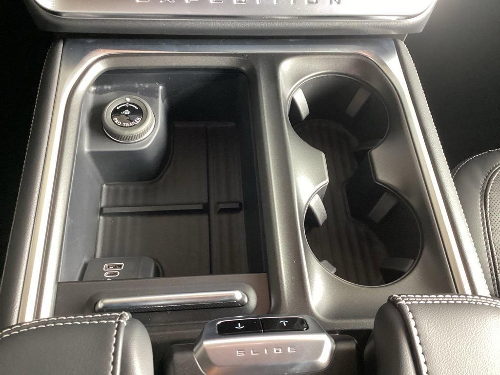 New 2026 Ford Expedition Platinum w/ Stealth Appearance Package AWD/4WD image 80