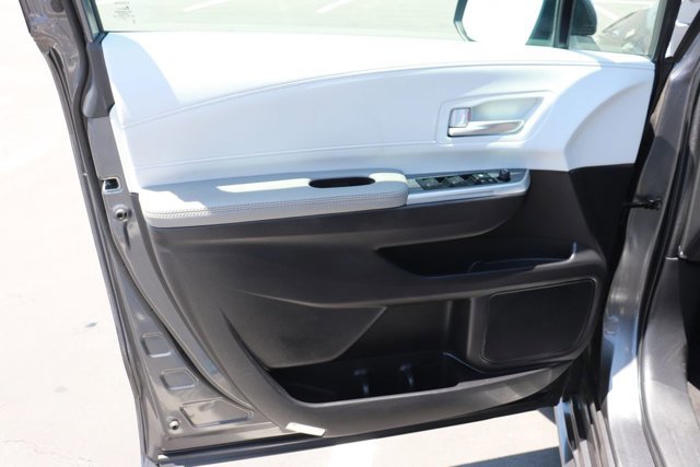 Used 2025 Toyota Sienna XLE FWD image 10