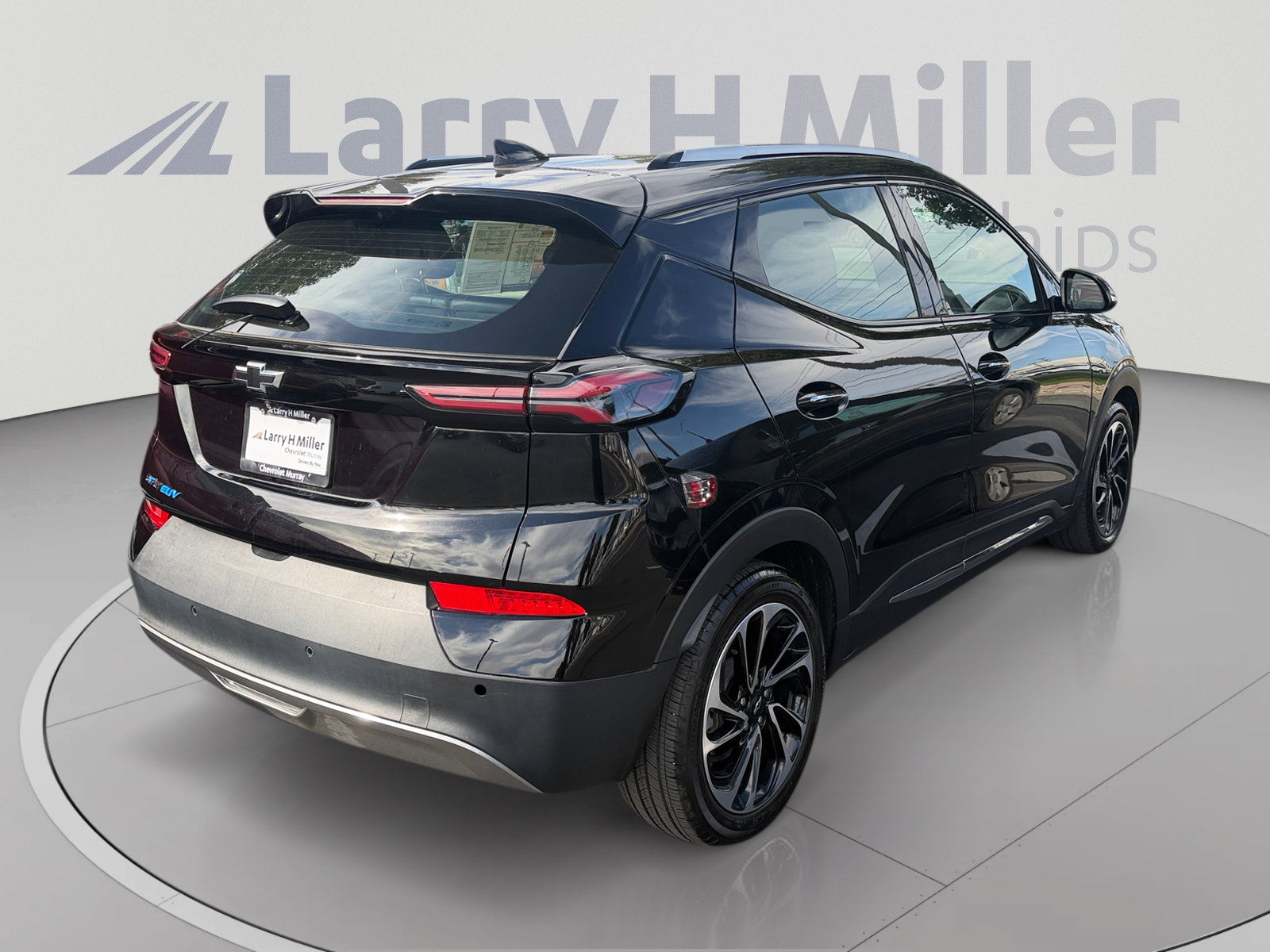 Used 2022 Chevrolet Bolt EUV Premier w/ Sun & Sound Package FWD image 3