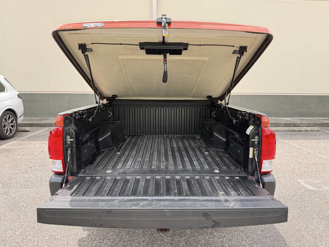 Used 2017 Toyota Tacoma SR5 image 22