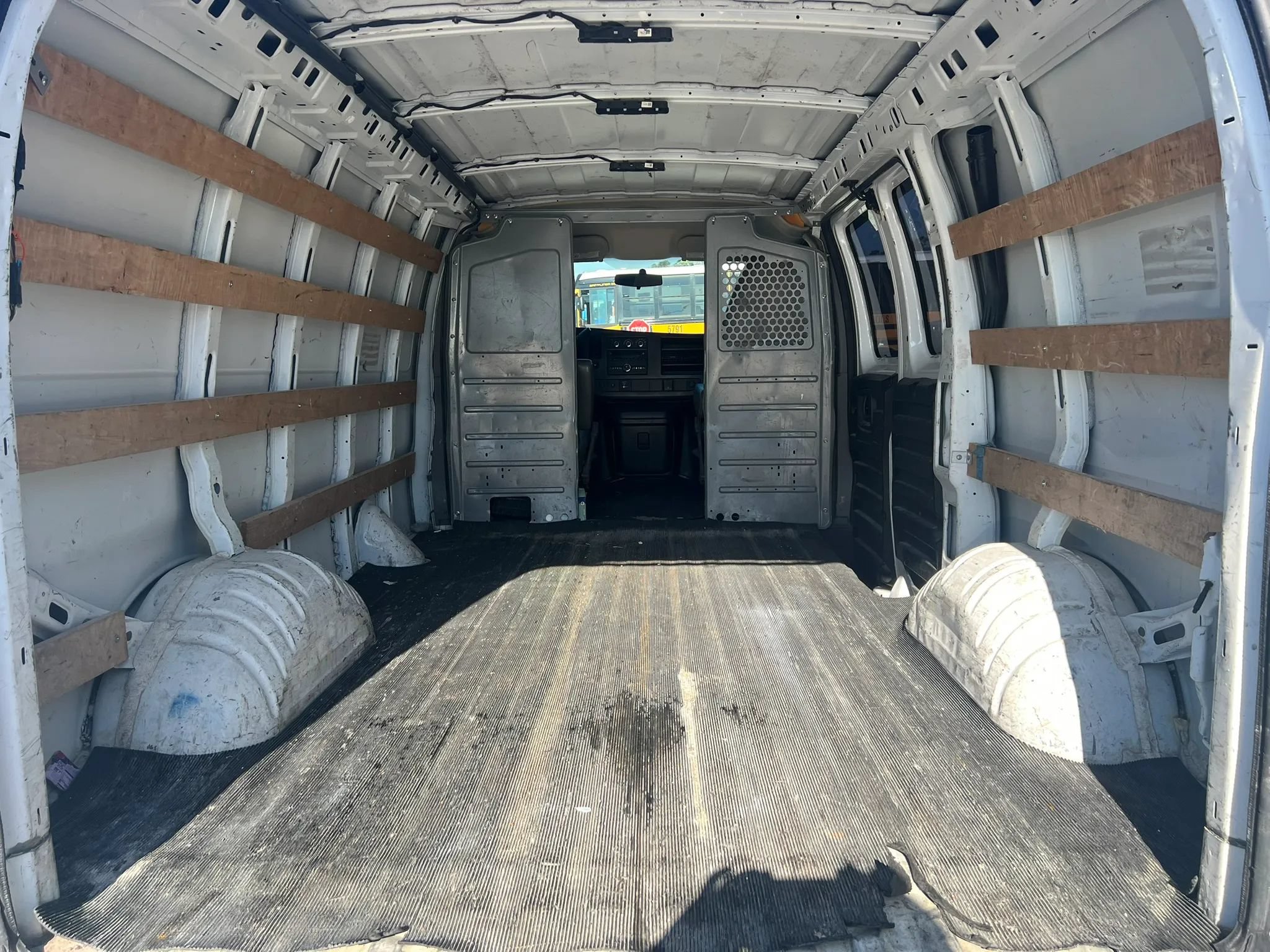Used 2015 GMC Savana 2500 RWD image 16