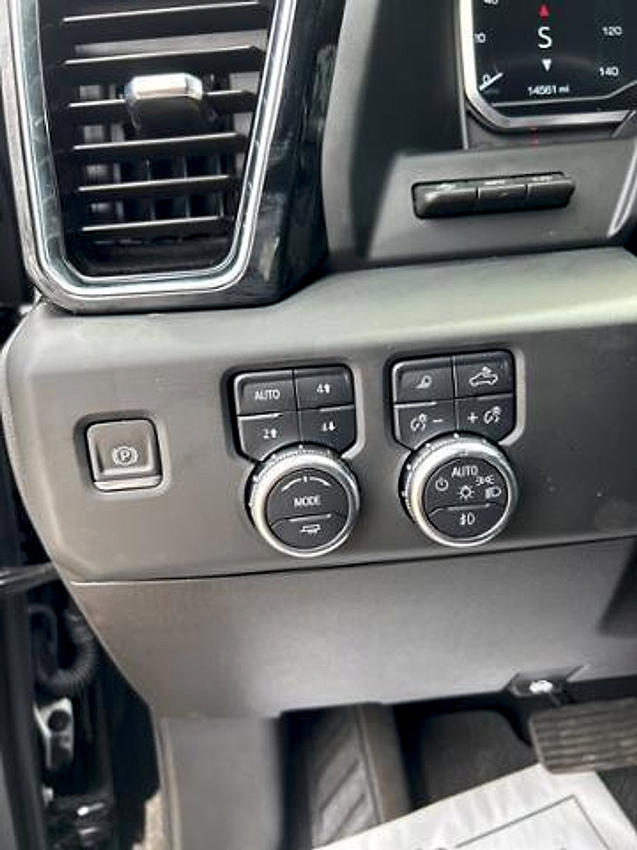 Used 2024 GMC Sierra 1500 Denali w/ Technology Package image 17