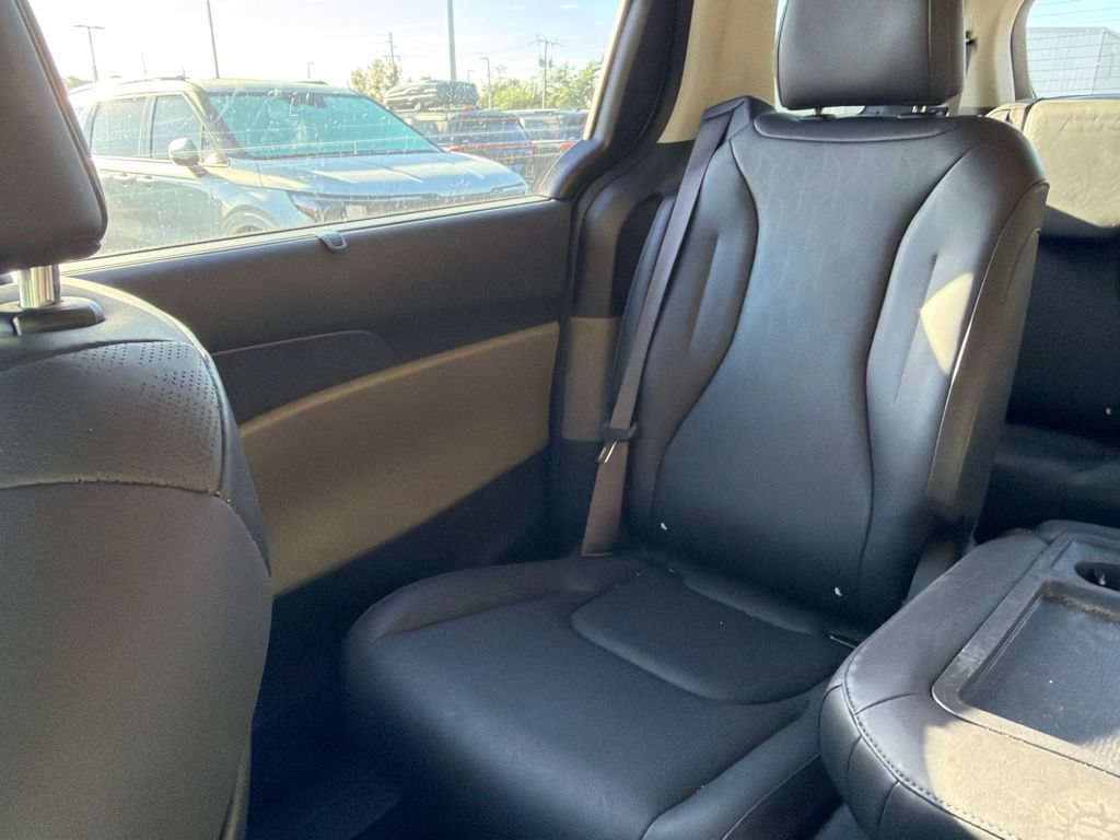 Certified 2025 Kia Carnival EX FWD image 19