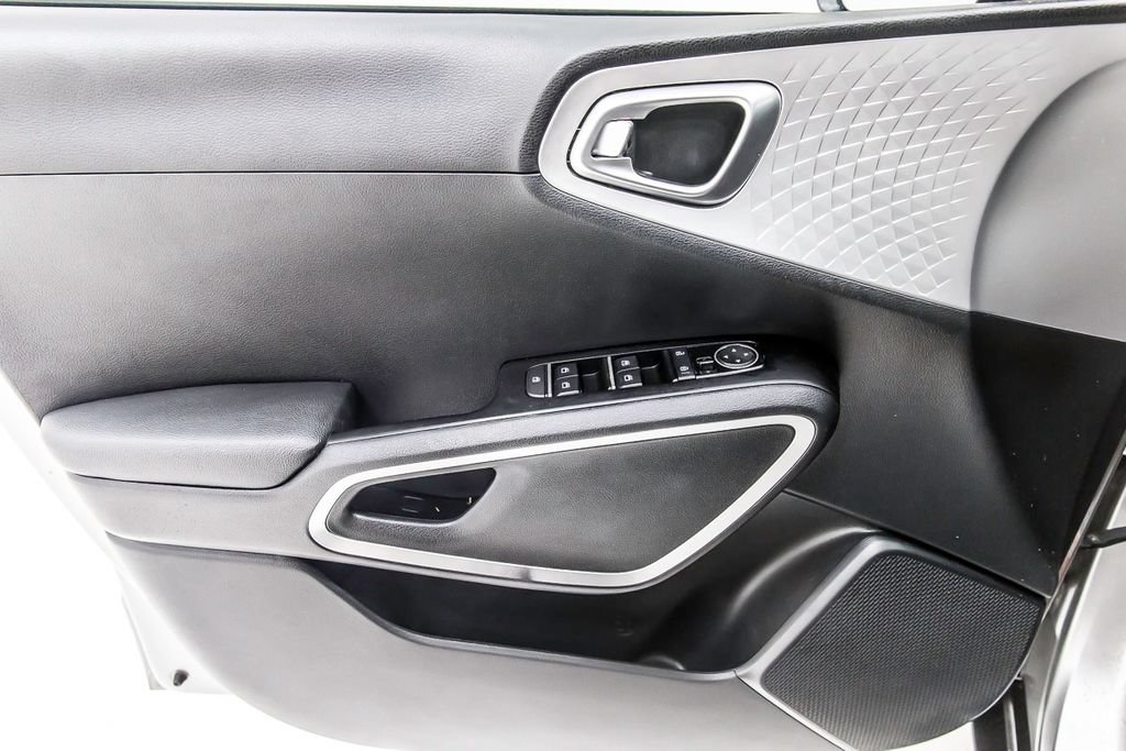 Used 2023 Kia Soul LX FWD image 23